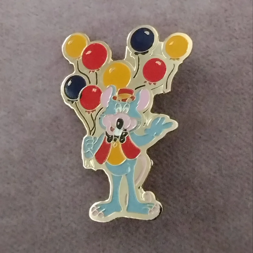 Vingtage 1982 ORIGINAL CHUCK E CHEESE Balloons Showbiz Pizza Time Theatre Pin